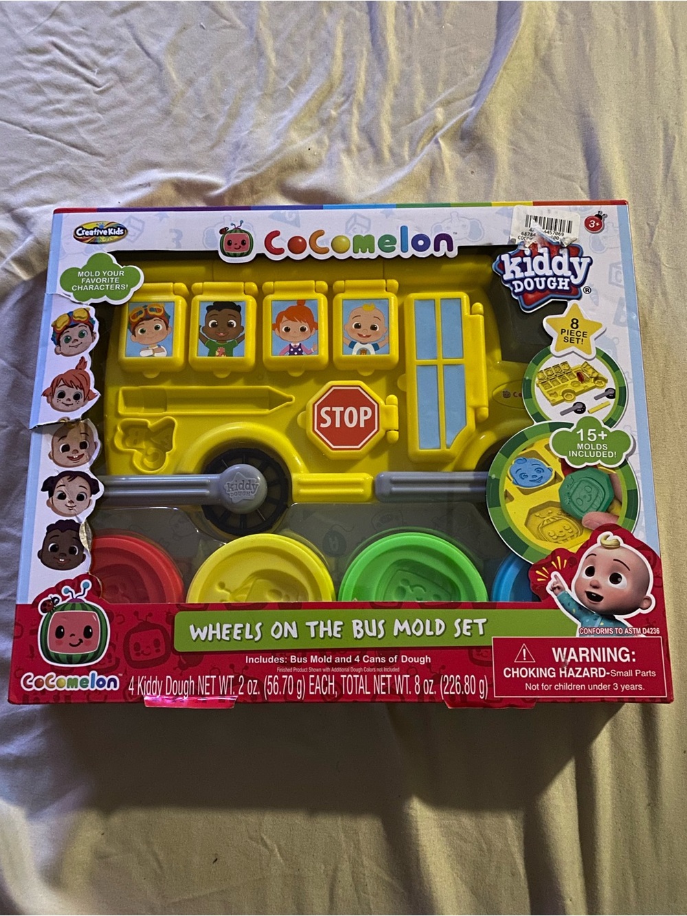 Cocomelon Kiddy Dough Wheels on the Bus Mold Set - Yellow